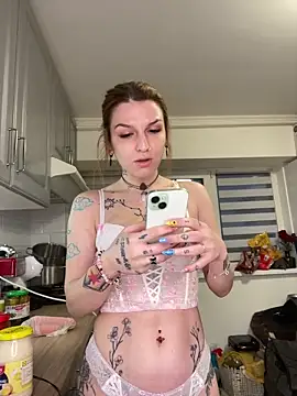 MoonAgnes online show from April 11, 5:05 pm