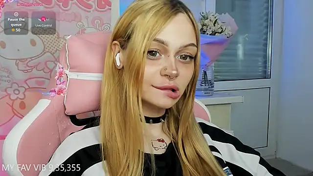 shy melony online show from April 3, 5:11 pm