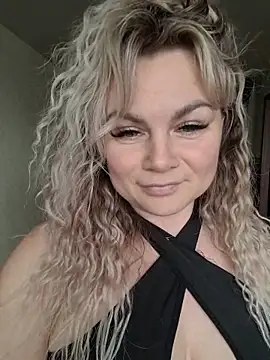 candy queeen online show from February 27, 10:04 am