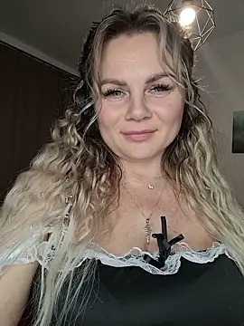 candy queeen online show from January 13, 2:43 pm