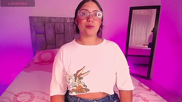 DIANEE 01 online show from November 1, 9:19 pm