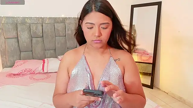 DIANEE 01 online show from June 2, 11:39 pm
