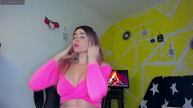 Nikolle Rouss online show from January 11, 5:23 am