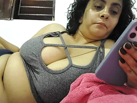 Snapshot of leximaxell chatting on October 21, 8:18 am leximaxell online show from October 21, 8:18 am