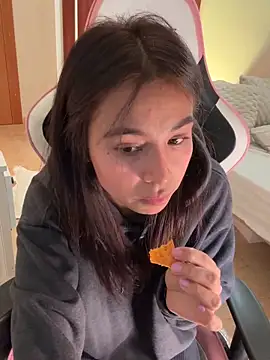 Adriennesexxx online show from November 20, 7:04 pm