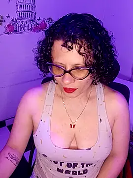 Snapshot of Daneshka_naughty chatting on October 16, 12:02 am Daneshka naughty online show from October 16, 12:02 am