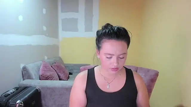 lauraguzman online show from April 13, 2:57 am