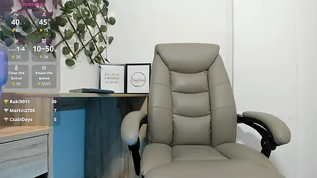 Madeleine  w online show from November 29, 1:20 am