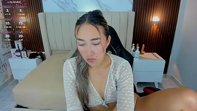 CAMILAGRAY online show from May 29, 12:25 pm