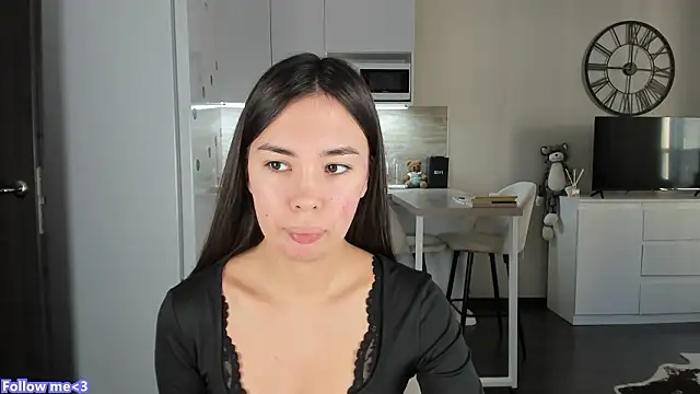 nilliluv online show from February 3, 11:59 am