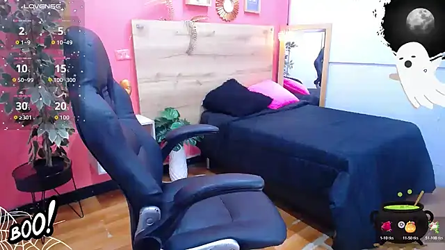 scarlet-foox online show from October 18, 2:20 pm