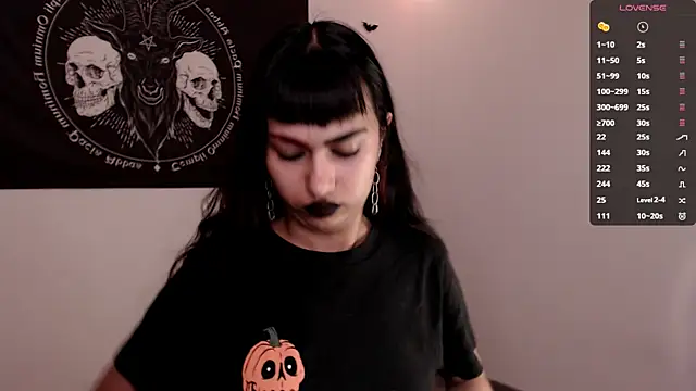 Little-Lucifer online show from October 31, 1:51 am