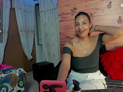Snapshot of mykaelahoney chatting on October 21, 2:26 am mykaelahoney online show from October 21, 2:26 am