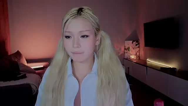 RileyMee online show from April 9, 5:10 am