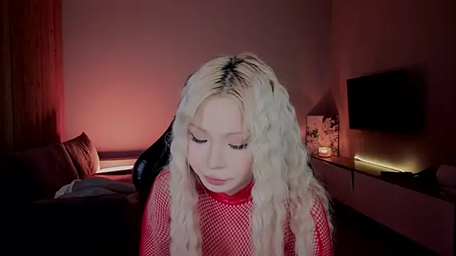 RileyMee online show from April 15, 12:17 pm