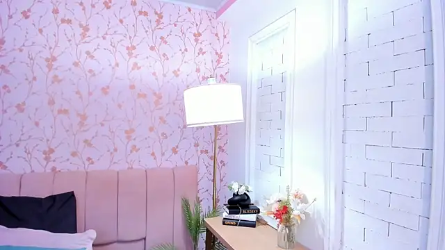 amber-hill online show from November 22, 7:05 pm