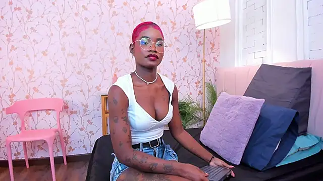 amber-hill online show from April 10, 7:20 pm