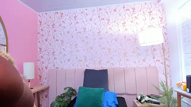 amber-hill online show from December 18, 7:40 pm