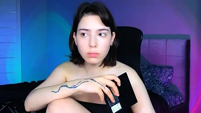 Stacy Gonzales  online show from April 5, 6:12 am