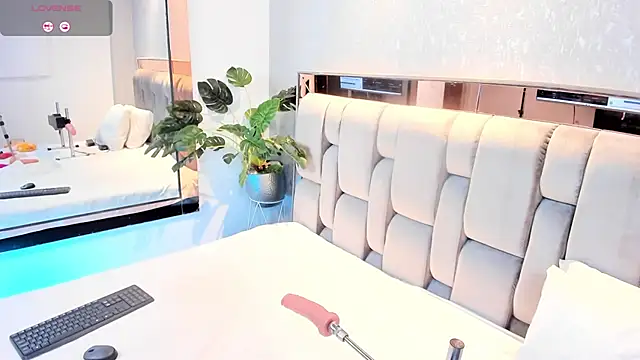 RoseTaylor   online show from October 16, 4:59 am