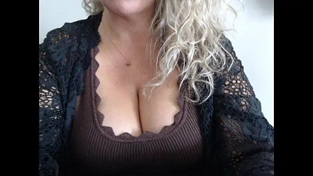 JenniLowen online show from June 11, 7:27 am
