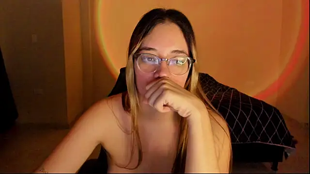 Snapshot of atenas_05_ chatting on October 20, 9:56 am atenas 05 online show from October 20, 9:56 am