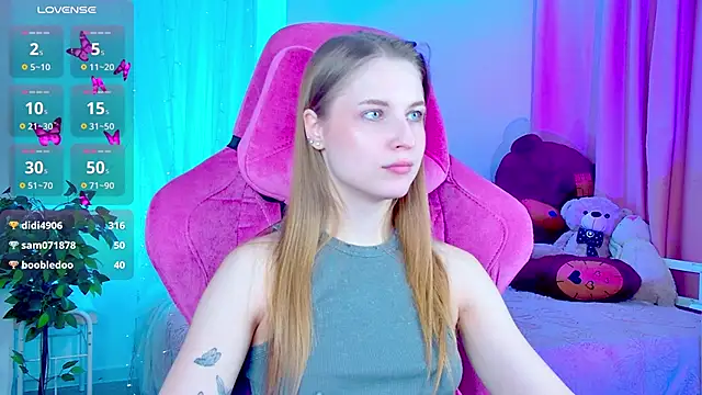 CuteMousee online show from September 30, 9:26 am