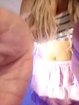 niunia19 online show from October 28, 8:09 am