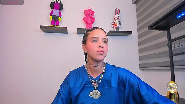 Gangster Girl online show from March 19, 3:00 am