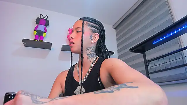 Gangster Girl online show from December 21, 4:50 am