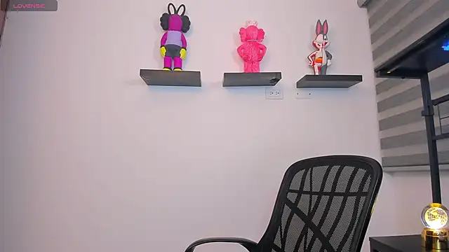 Gangster Girl online show from March 7, 5:25 am