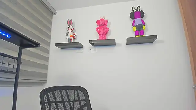 Gangster Girl online show from May 14, 5:02 am
