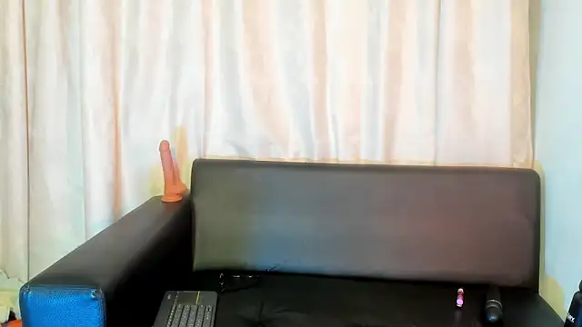 Rachel Dubois online show from November 8, 1:32 am