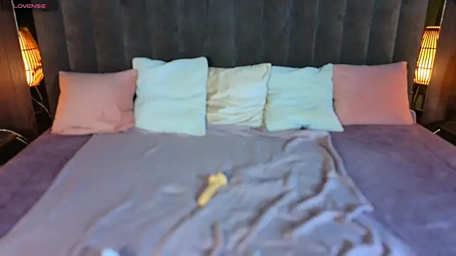 Daisy Delight online show from November 18, 9:05 pm