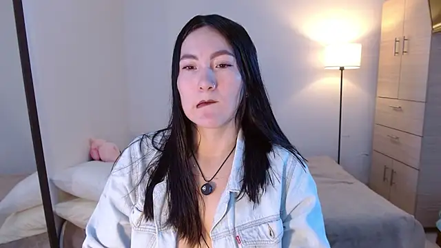 Elle Lee  online show from March 20, 4:56 pm