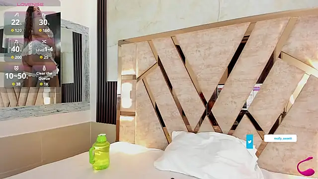 molly sweetee online show from October 22, 1:43 am