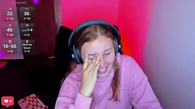 bonnie moon  online show from February 24, 9:02 pm