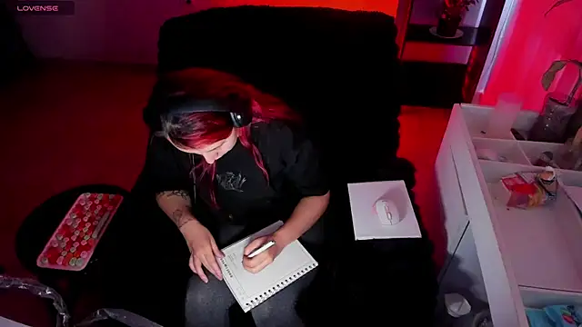 bonnie moon  online show from October 30, 7:26 pm