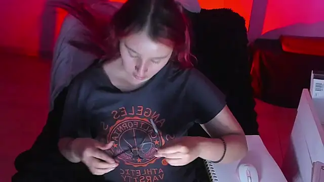 bonnie moon  online show from October 21, 10:25 pm