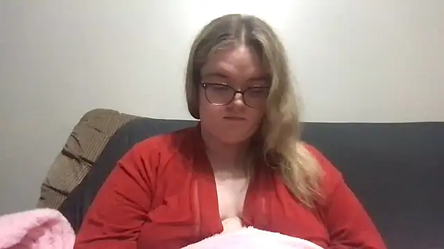 honeyyy24 online show from April 1, 8:06 pm