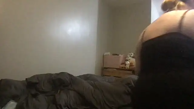 honeyyy24 online show from October 3, 5:40 pm