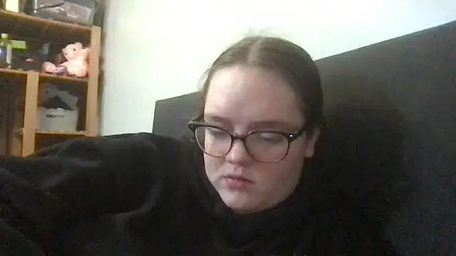 honeyyy24 online show from November 26, 10:44 pm