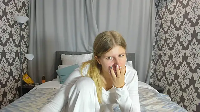 Snapshot of kirraa_ chatting on September 29, 1:38 pm kirraa  online show from September 29, 1:38 pm