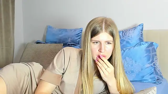 kirraa  online show from February 21, 7:14 pm