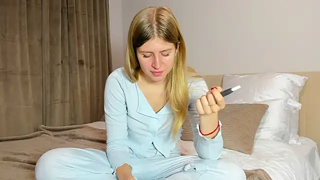 kirraa  online show from November 14, 9:59 pm