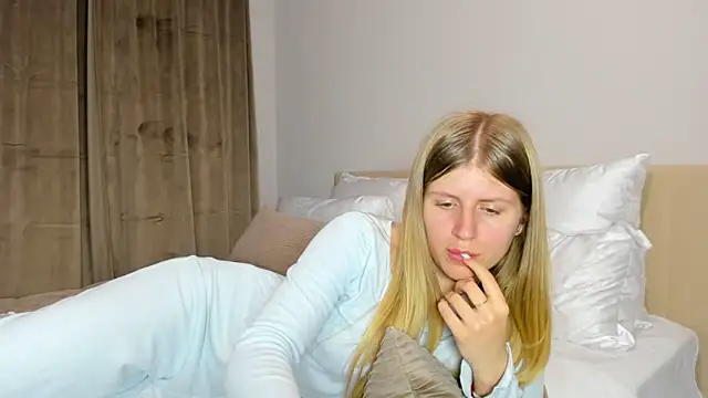 kirraa  online show from November 8, 8:47 pm