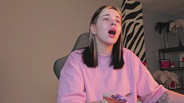 AliceSunday online show from December 1, 2:04 am