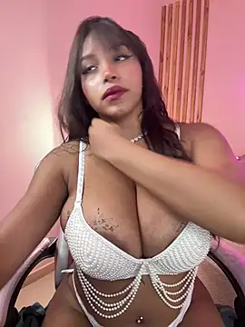 MadeleineSanez online show from April 15, 9:04 pm