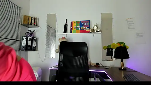 YUKIODAVIS online show from November 24, 1:46 pm