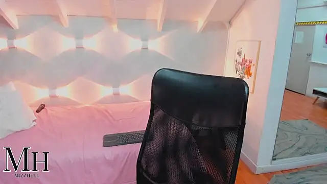 MizzHell online show from March 29, 8:46 am